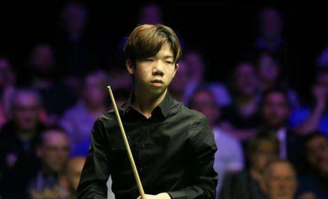 个振奋球迷 个振奋球迷